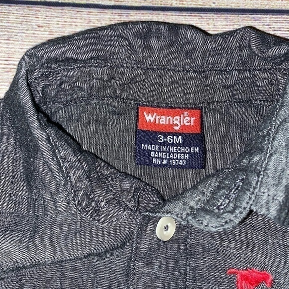 WRANGLER 3-6 month onesie with collar - Picture 2 of 2